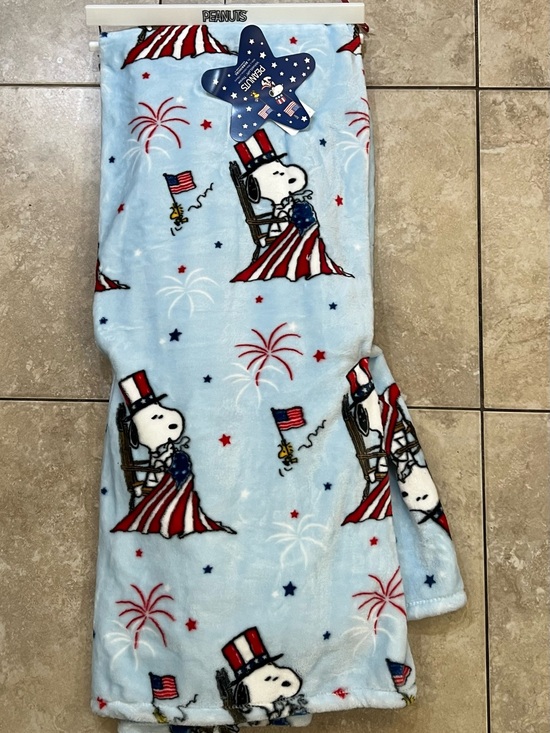 Peanuts Other - Peanuts Light Blue Snoopy Patriotic Throw Blanket NWT